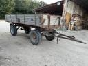 Two-axle tipper trailer