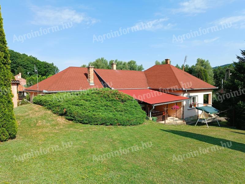 This family house in excellent condition is the gem of Alsópetény village