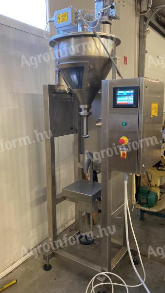 Semi-automatic packing machine for flour and powder