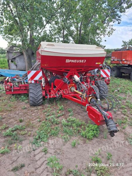 Pneusej Venga 450 trailed grain drill for sale