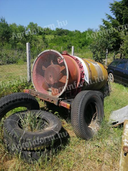 Продајем кертитокс 1000 литара