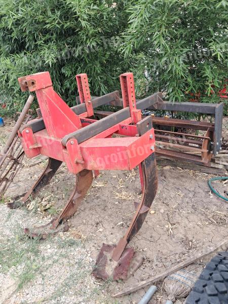 3 knife soil spreader