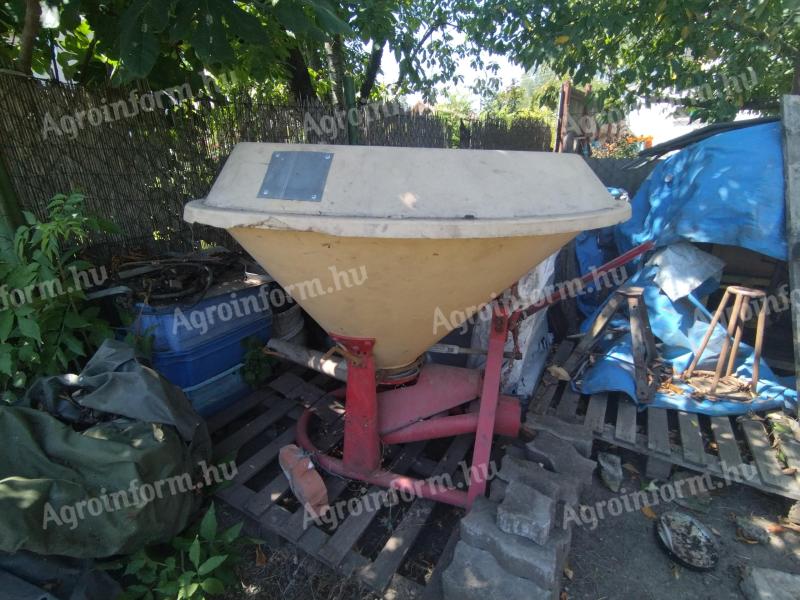 Vicon fertilizer spreader for sale