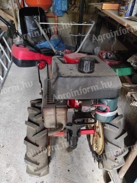 Tractor mic Terra vari cu remorcă și accesorii de vânzare