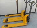 Jungheinrich, 2 tonne pallet lifting frog