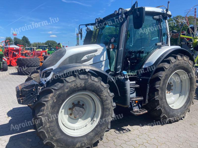 Ciągnik Valtra N154A