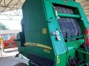 John Deere 582 baler