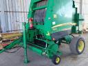 John Deere 582 baler