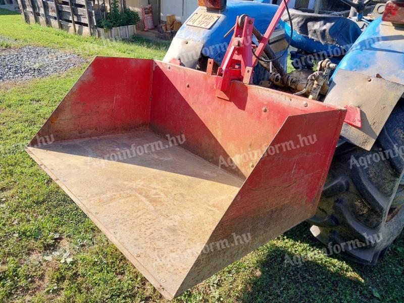 Transport box after tractor, mechanical tilting