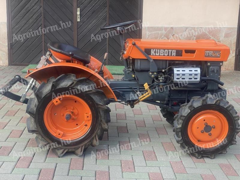 Kubota B6000 Japanese small tractor, 11 HP, 4WD + tiller