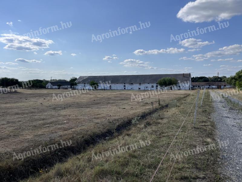 Sites classified as farm building and yard, disused Dunaalmási