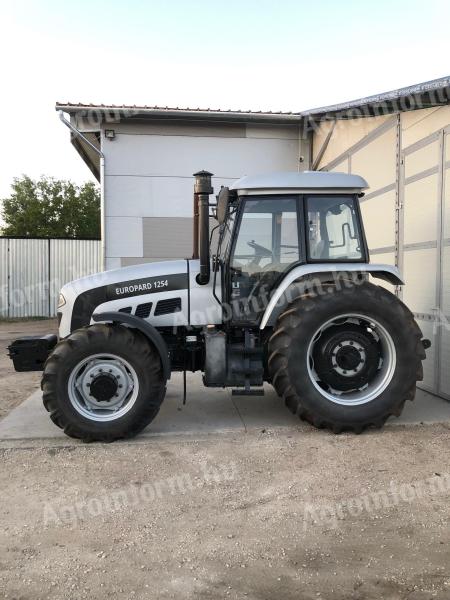 De vânzare Foton Europard 1254 tractor, recondiționat, cu anvelope noi, 125 CP