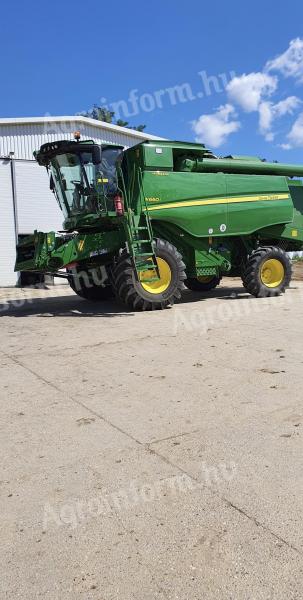 John Deere W660 HillMaster combine for sale