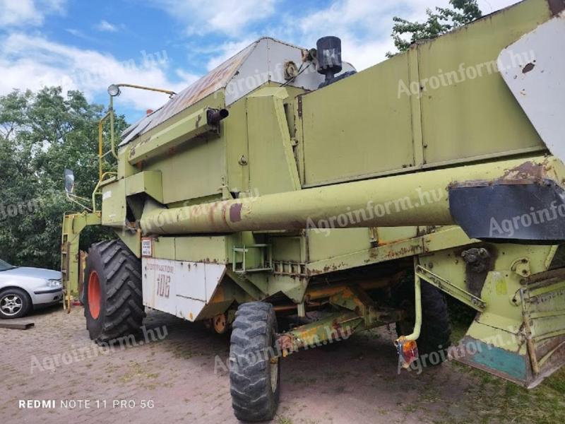 Claas 106 combine with grain adapter mounted on maize for sale