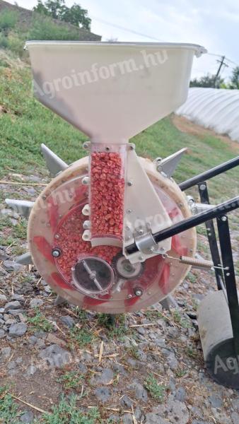 Automatic hand seeder