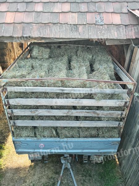 High quality hay bales for sale, even delivered