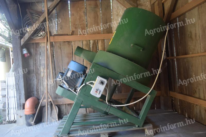 Almost new Sipos straw/alfalfa grinder for sale