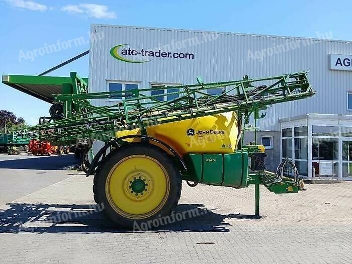 John Deere M740i field trailed sprayer