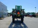 John Deere M740i field trailed sprayer