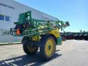 John Deere M740i field trailed sprayer