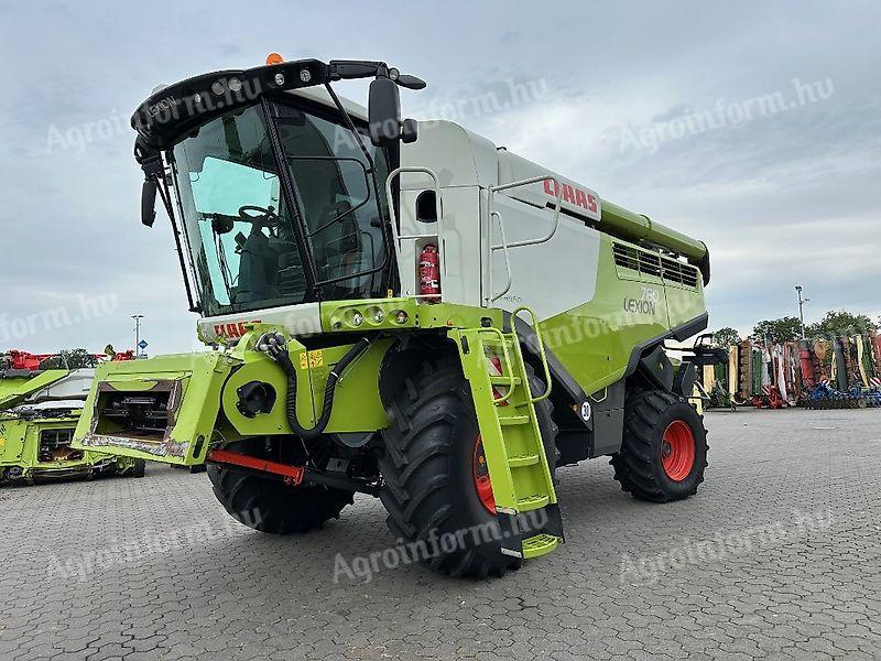 Claas Lexion 760 combine harvester