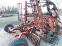 Rotary tine seedbed preparation steering wheel