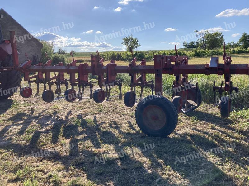 KSMK cultivator pentru culturi pe rând