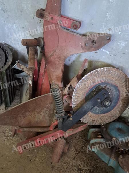 IH 5 head plough for sale