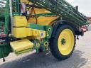 John Deere 832 field sprayer