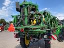 Opryskiwacz polowy John Deere 832