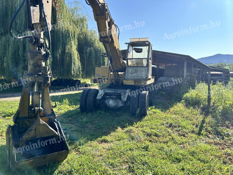 Excavator cu turn rotativ Sennebogen