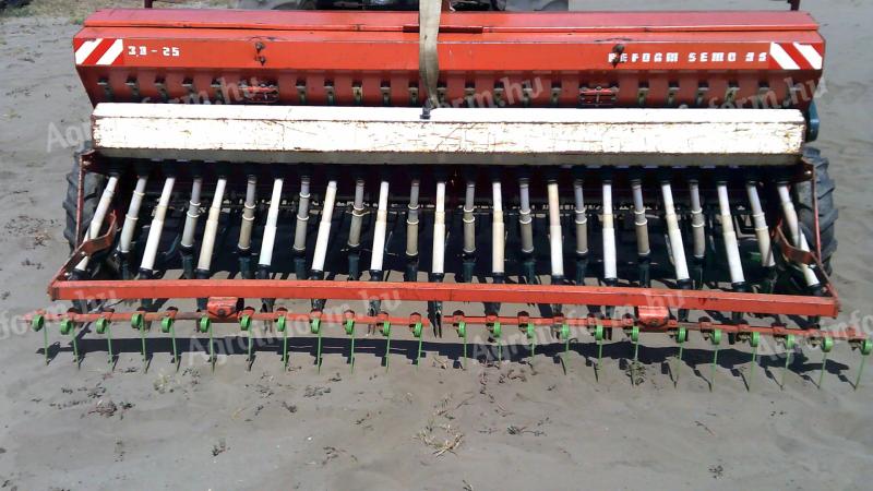 Reform Semo 99 Tip 3 metre, 25 row small seed drill