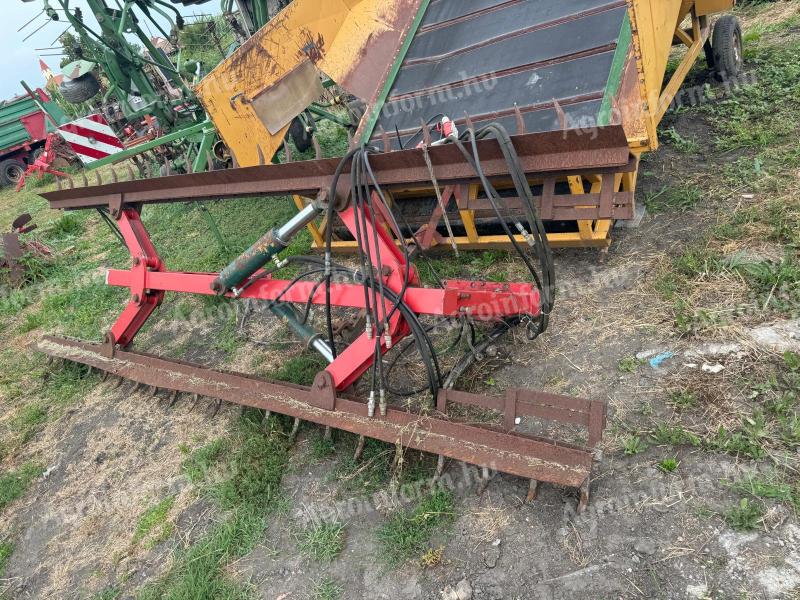 Ploughing machine for 4 head plough