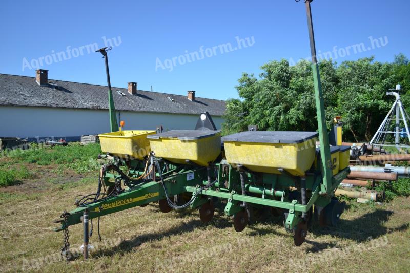 Siewnik John Deere 1750