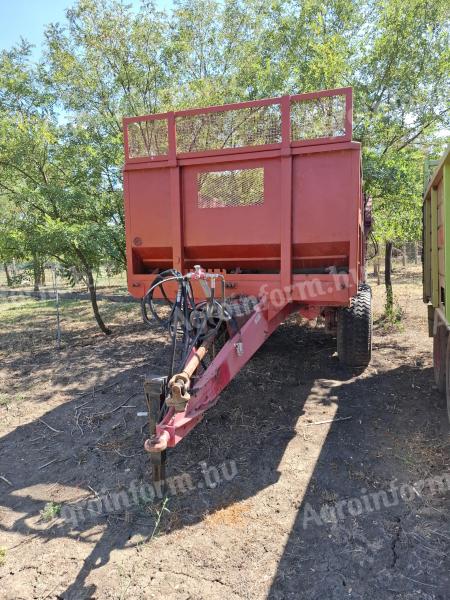 Russian manure spreader