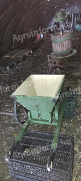 Grape crusher and grape press