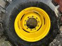 John Deere wheel set