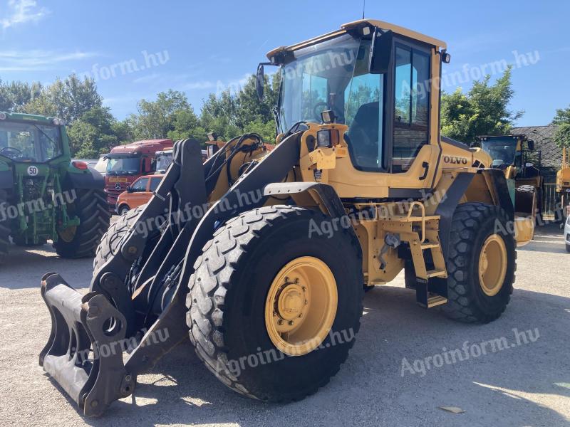 Volvo L60F 13,5 t air conditioned front loader for sale