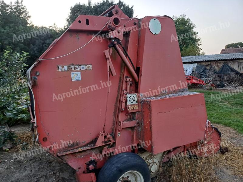 Hesston M1300 round baler