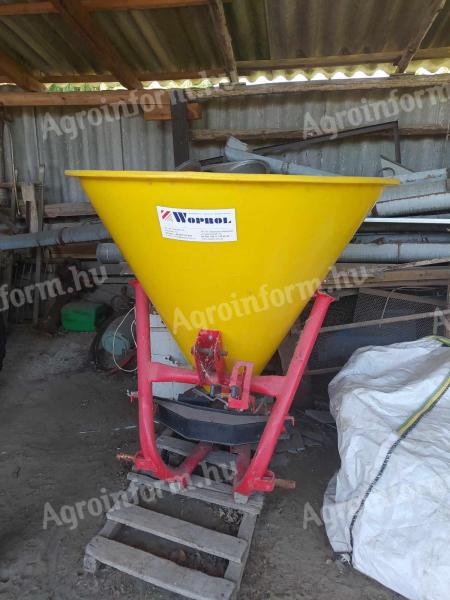 Fertilizer spreader