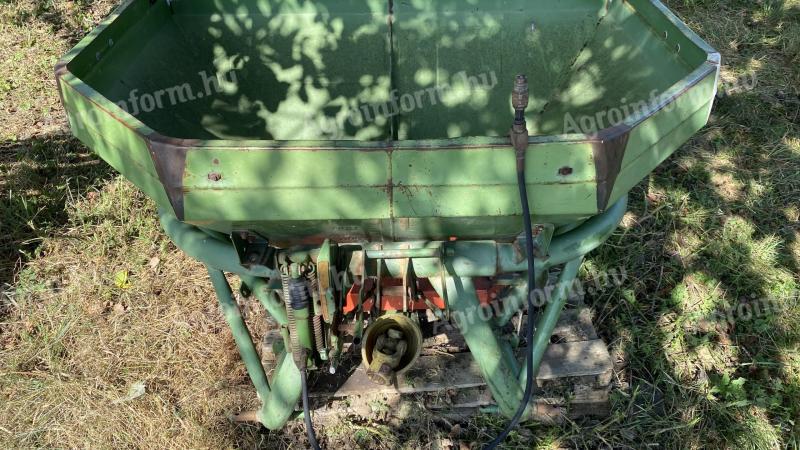 Amazon Fertilizer Spreader