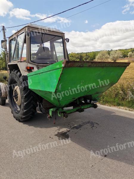 Kuxmann Gigant 1300L self-loading fertilizer spreader for sale