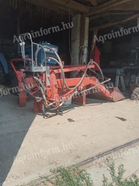 Front loader for mounting on a small tractor