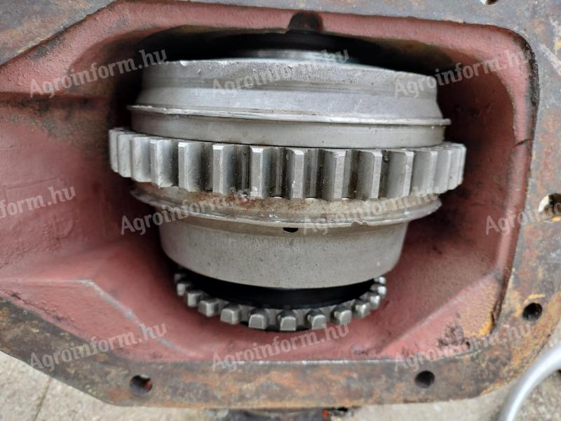 MTZ front-wheel drive-clutch transfer case