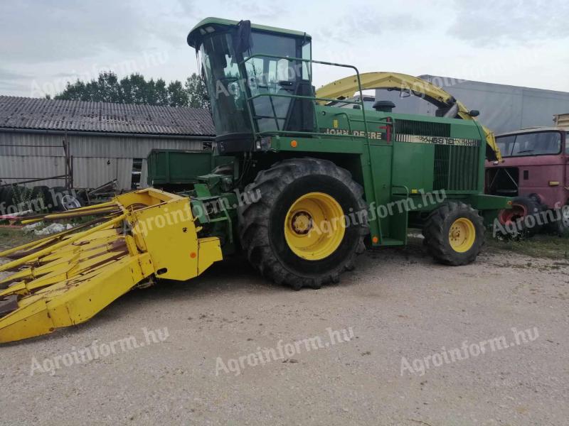 JD 6810 mașină de însilozat