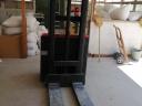 Pedestrian forklift