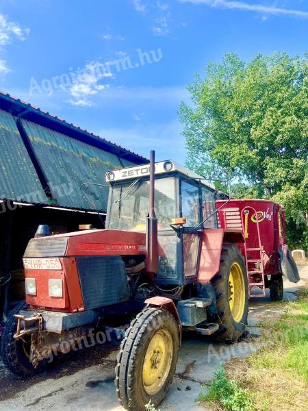 Zetor 8211 (red license plate)