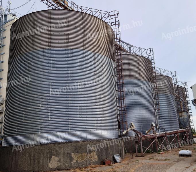 Crop storage silos