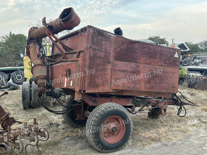 Single-axle trailer with pulley for core filling