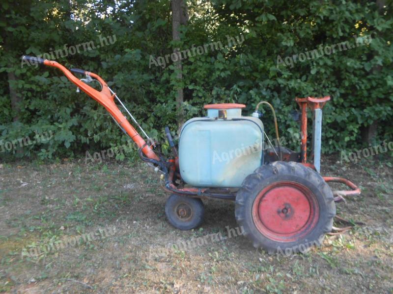 Pulverizator manual mare cu 3 roți pe benzină fără motor de vânzare în Tapolca